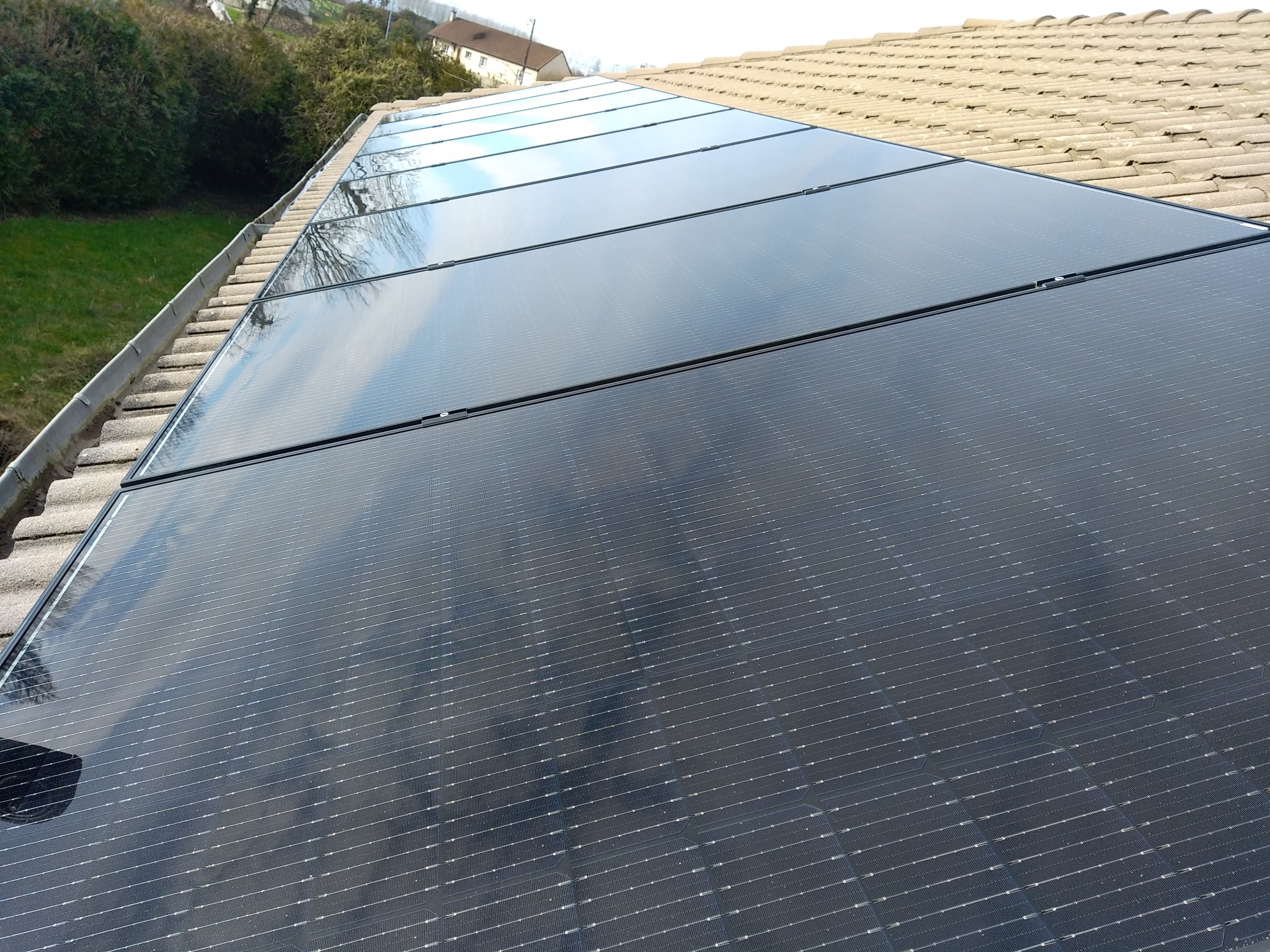 Alignement de panneaux photovoltaïques sur une toiture