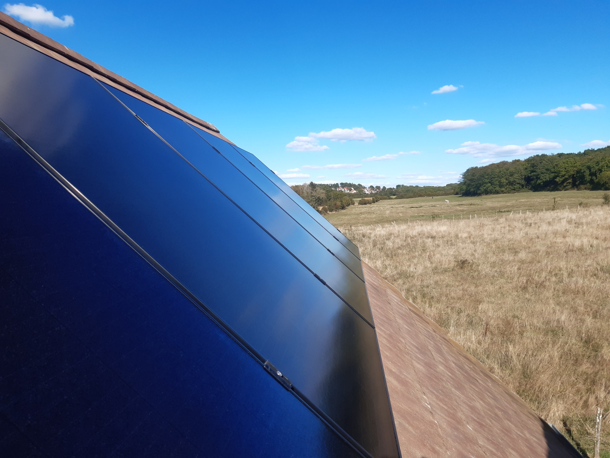 Panneaux photovoltaïques sur une toiture, réalisation SOPVLEC